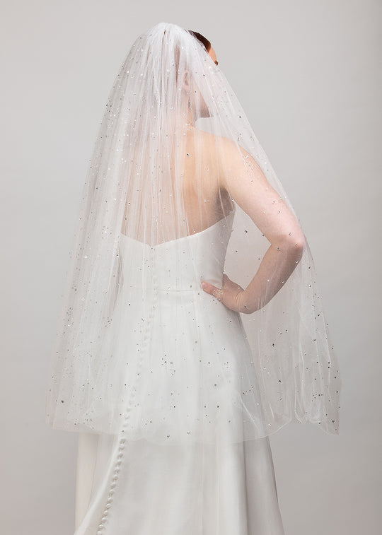 Exploring the Enchantment of Veil Lengths: A Bride's Guide to Finding Your Perfect Wedding Look