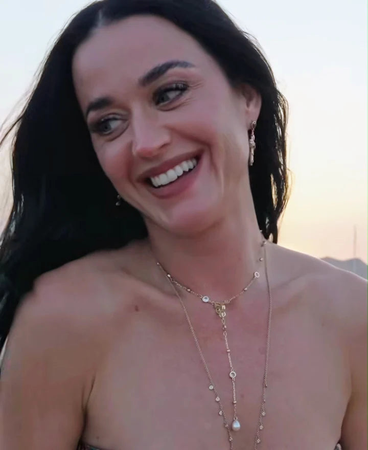 Katy Perry wearing the Ariel Taub Palmer lariat pearl necklace