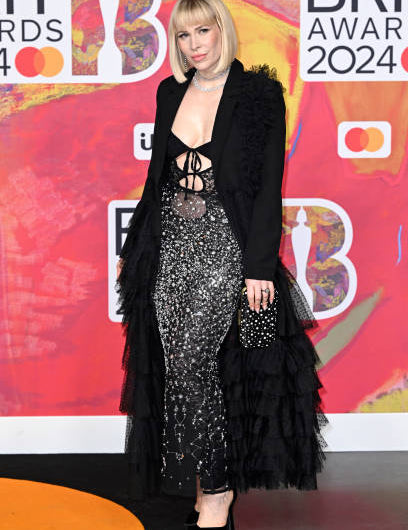 Natasha Beddingfield wearing the polka dot Octavia clutch in black by Ariel Taub to the 2024 Brit Awards
