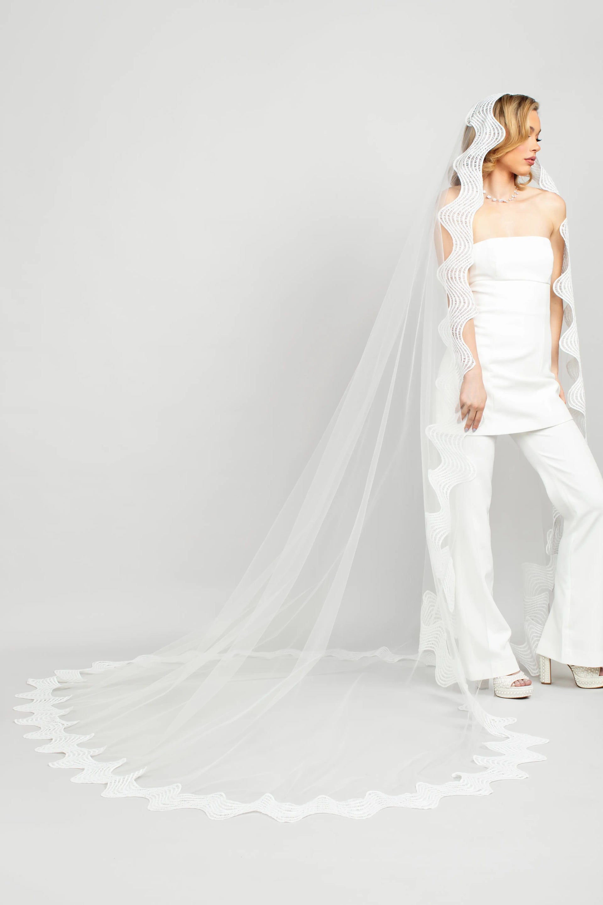 WHITE VEIL セット Venus Chapel Wedding Veil | Wave Lace Trim Veil – Ariel Taub