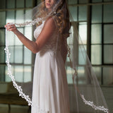 Farrah Mantilla Lace Light Ivory Waltz Veil